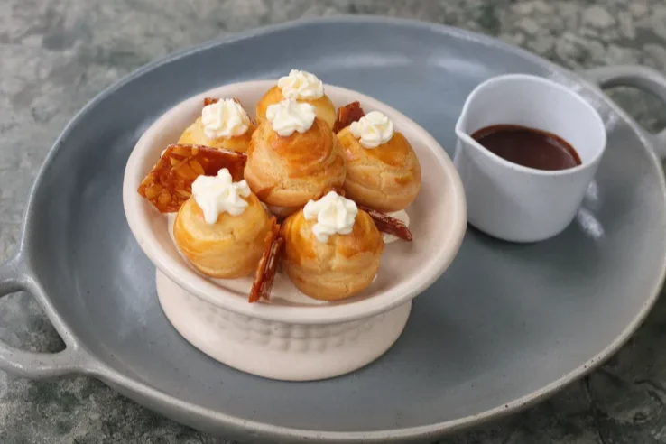 Profiteroles et Glace Vanille Bourbon