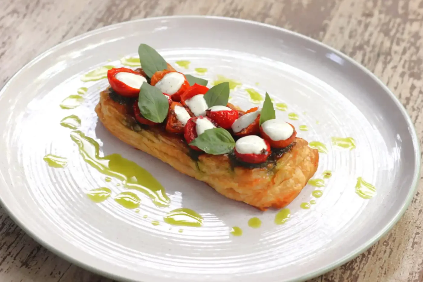 Tarte Feuilletée aux Tomates Cerises