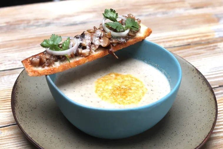 Velouté de Champignons à l’huile de Truffe