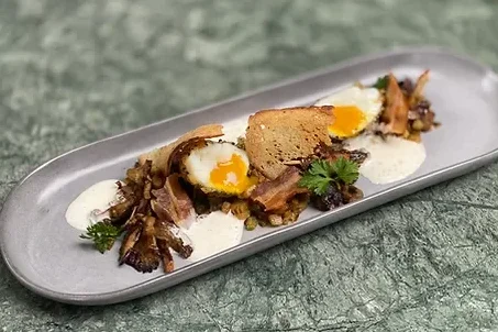 Espuma de lard fumé et oeuf mollet pané