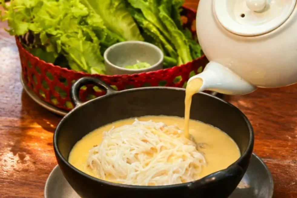 ເຂົ້າປຸ້ນນໍ້າພິກ - Kao Poun Nam Pik